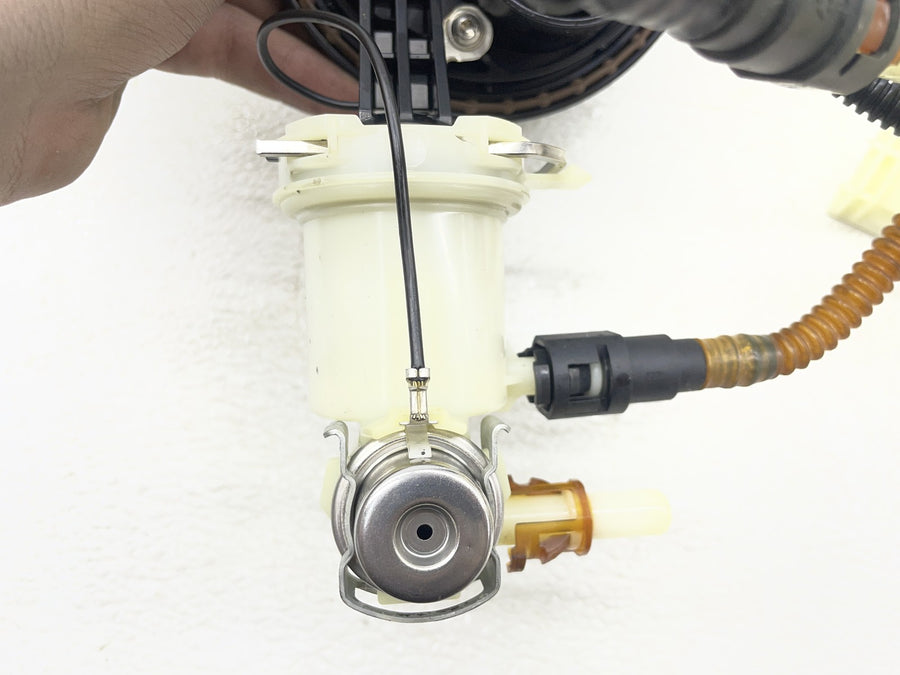 07-11 HARLEY-DAVIDSON ELECTRA GLIDE ULTRA CLASSIC FLHTCU FUEL GAS PUMP
