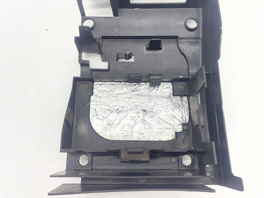 08-16 YAMAHA YZF R6 REAR BACK TAIL UNDERTAIL BATTERY TRAY PLASTIC