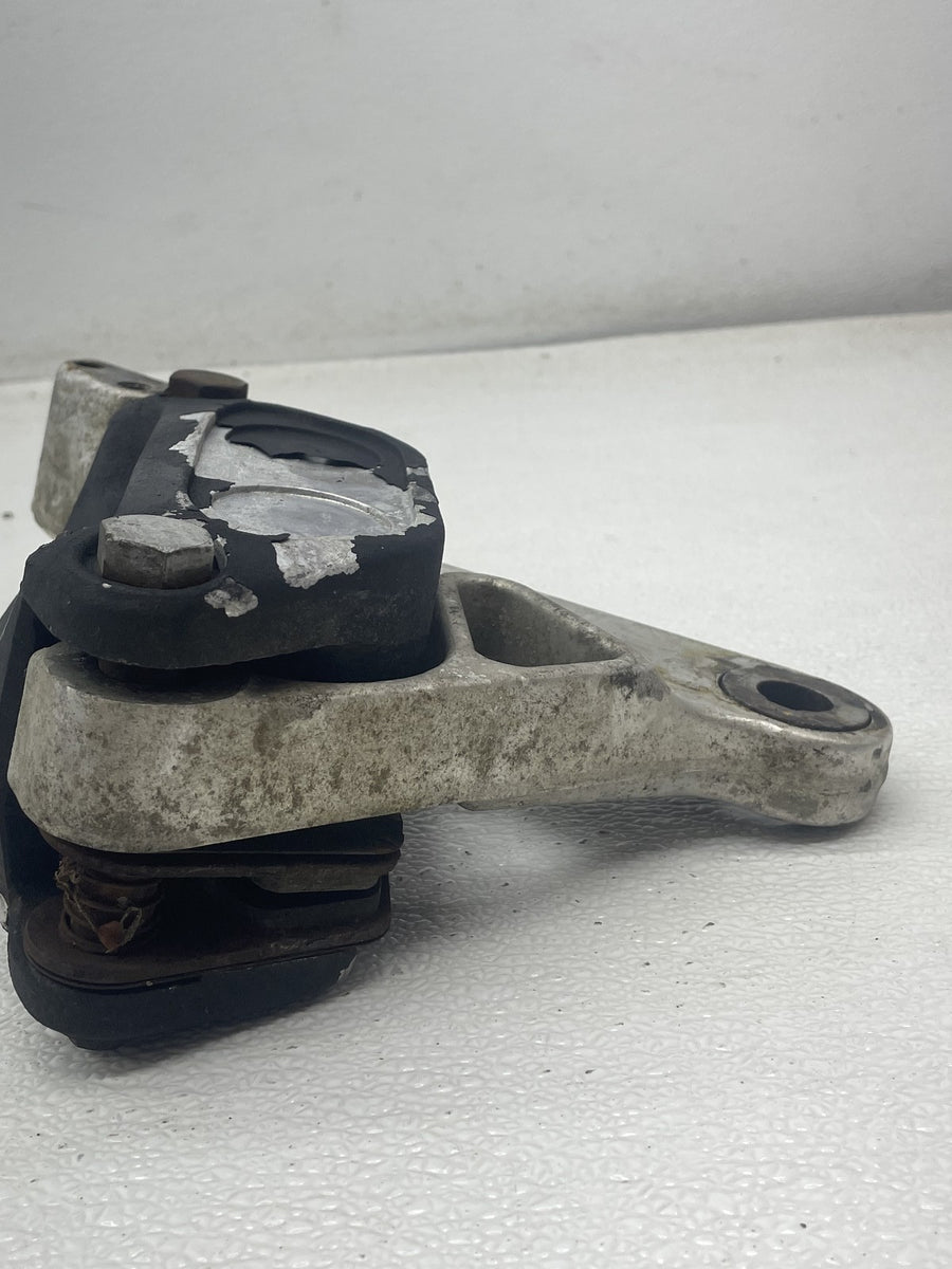 81 HARLEY-DAVIDSON TOUR GLIDE FLT REAR BACK BRAKE CALIPER MOUNT