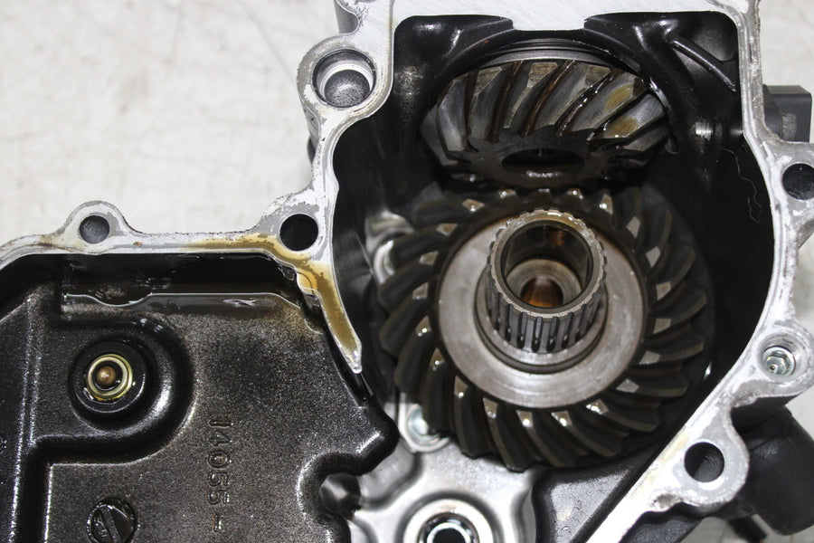 04 SUZUKI MARAUDER 1600 VZ1600 K ENGINE MOTOR BEVEL GEAR W/ HOUSING COVER