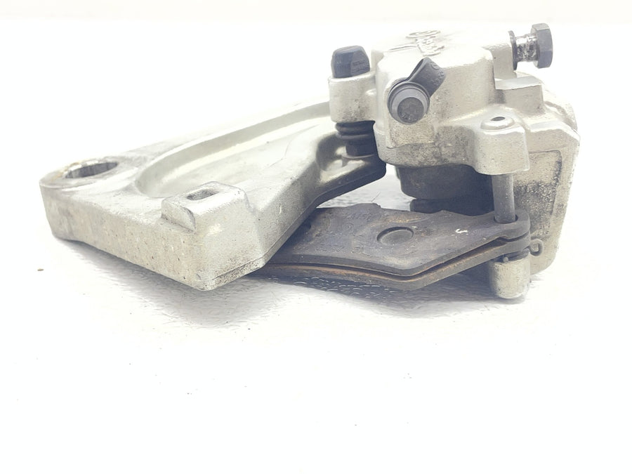 04-06 VICTORY KINGPIN BREMBO REAR BACK BRAKE CALIPER W MOUNT BRACKET 1910619