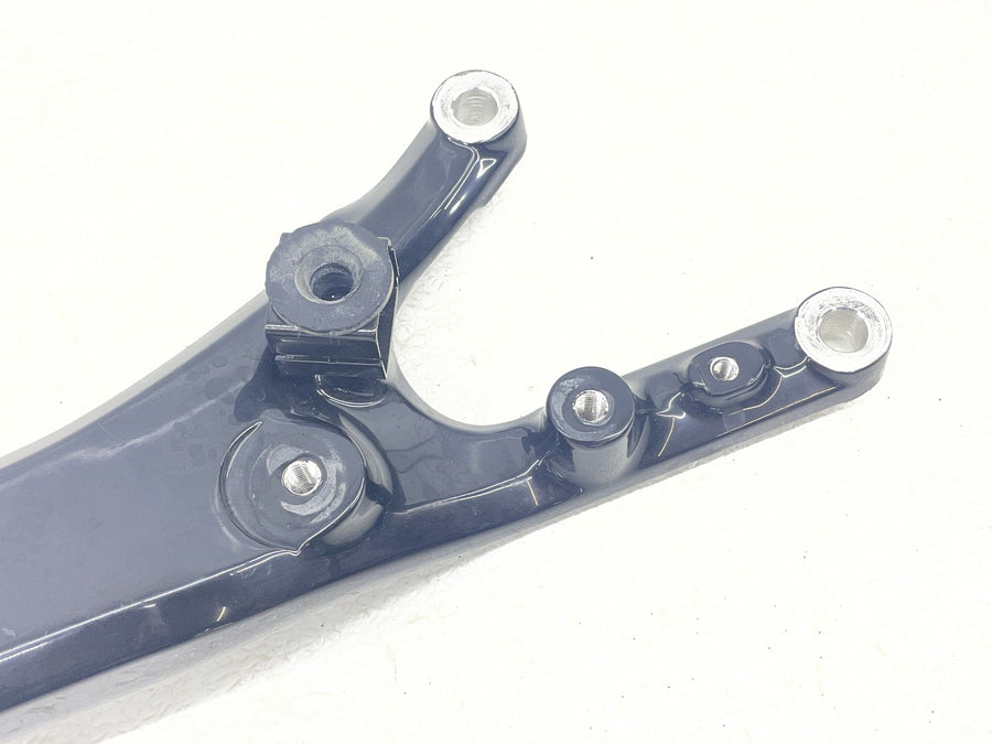 25-26 HARLEY-DAVIDSON NIGHTSTER RH975 RIGHT REAR BACK FENDER STRUT MOUNT BRACKET