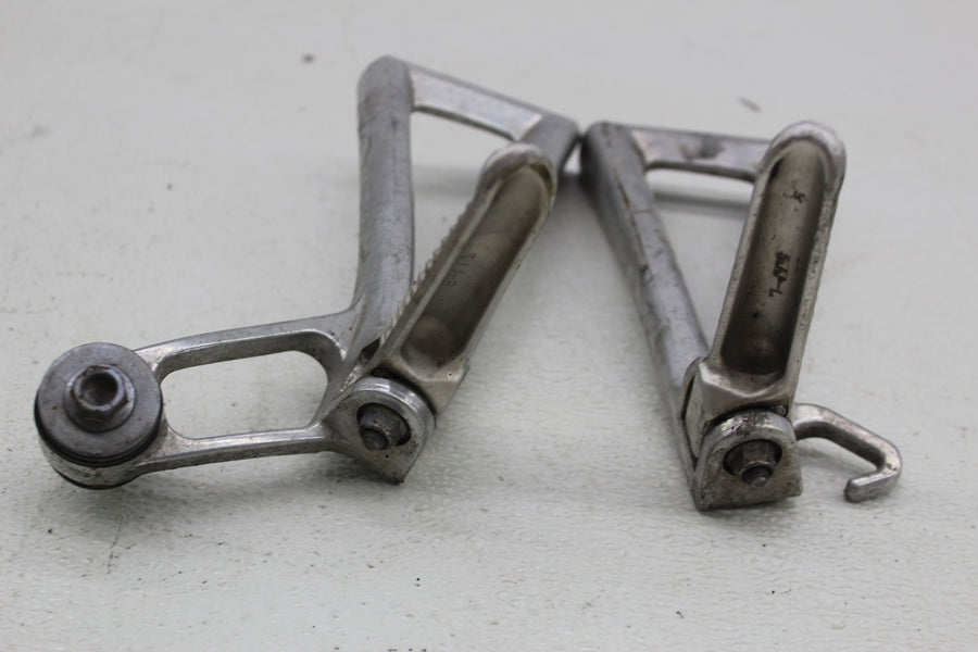 03-05 YAMAHA YZF R6 RIGHT LEFT REAR BACK PASSENGER FOOT STEP PEGS PAIR