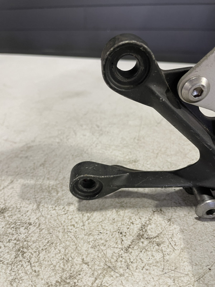 13-18 KAWASAKI NINJA ZX6R LEFT REARSET REAR SET DRIVER FOOT PEG REST STOP