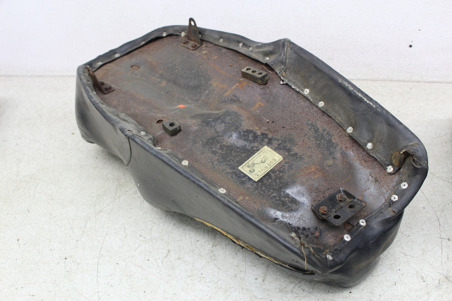 1981 SUZUKI GS550L FRONT DRIVERS SEAT SADDLE (SEE DESCP)