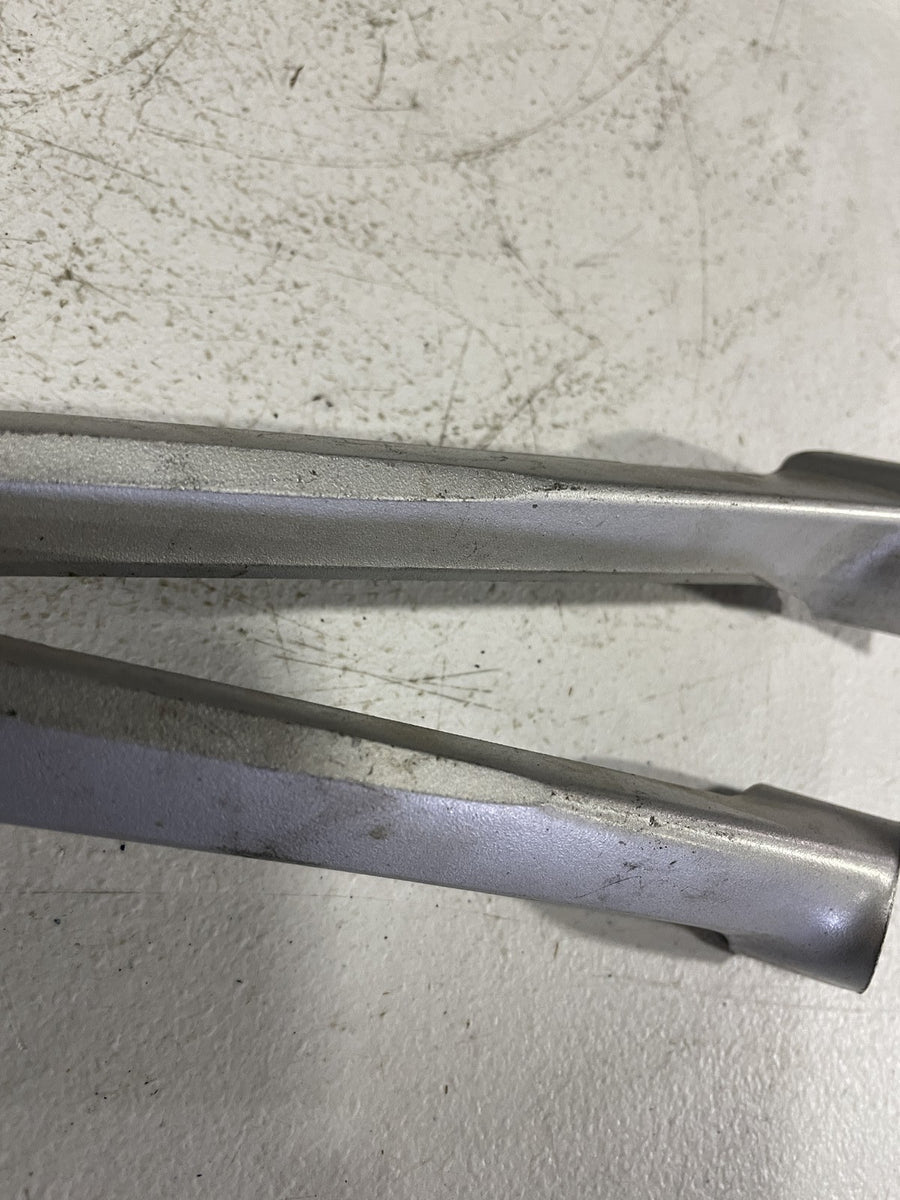 05-06 SUZUKI GSXR1000 REAR BACK PASSENGER PEG SET PAIR