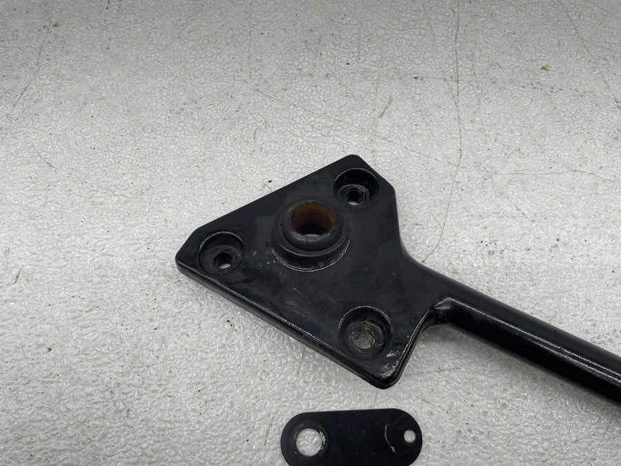 06-07 HARLEY-DAVIDSON STREET ROD VRSCR EXHAUST PIPE BRACKET MOUNT