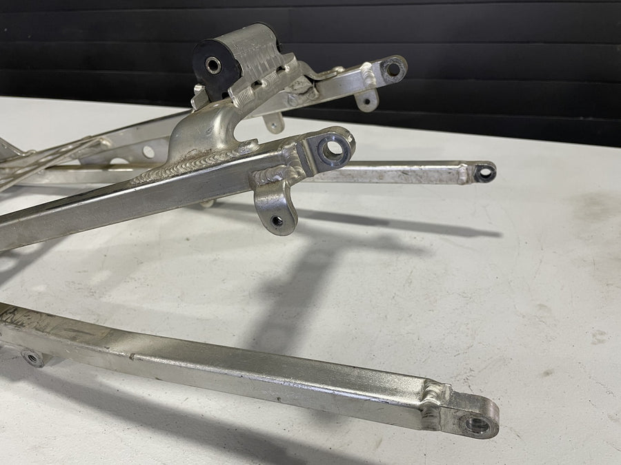 99-02 YAMAHA YZF R6 REAR BACK TAIL SUBFRAME SUB FRAME