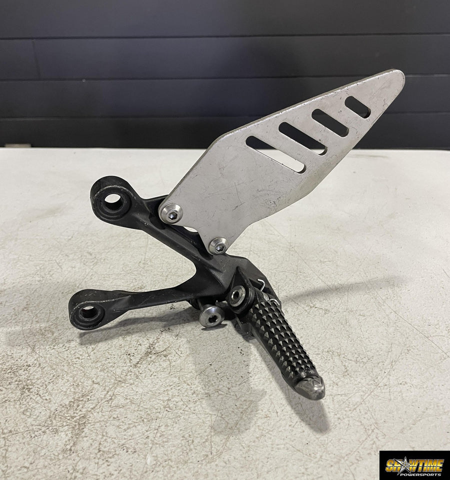 13-18 KAWASAKI NINJA ZX6R LEFT REARSET REAR SET DRIVER FOOT PEG REST STOP