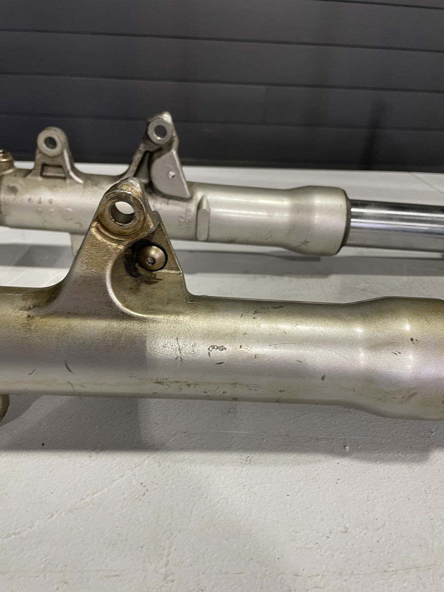 97-00 SUZUKI GSXR600 FRONT FORKS SHOCK SUSPENSION PAIR LOWER TRIPLE TREE