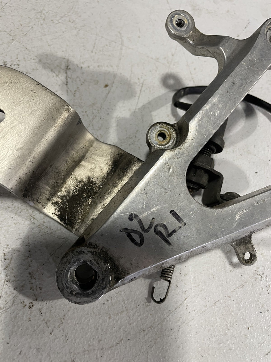 02-03 YAMAHA YZF R1 RIGHT REARSET REAR SET DRIVER FOOT PEG REST STOP