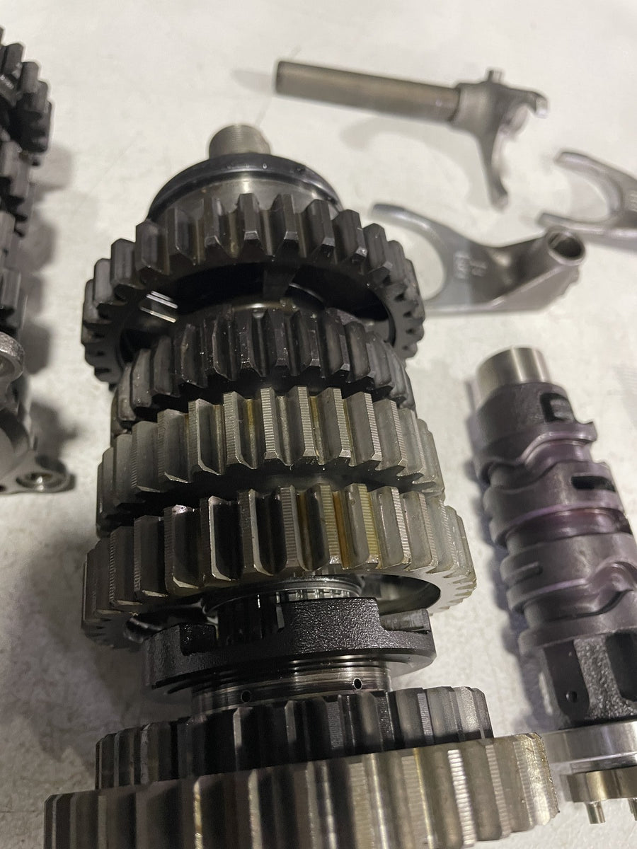 09-14 YAMAHA YZF R1 ENGINE TRANSMISSION GEARS OUTPUT MAIN SHAFT