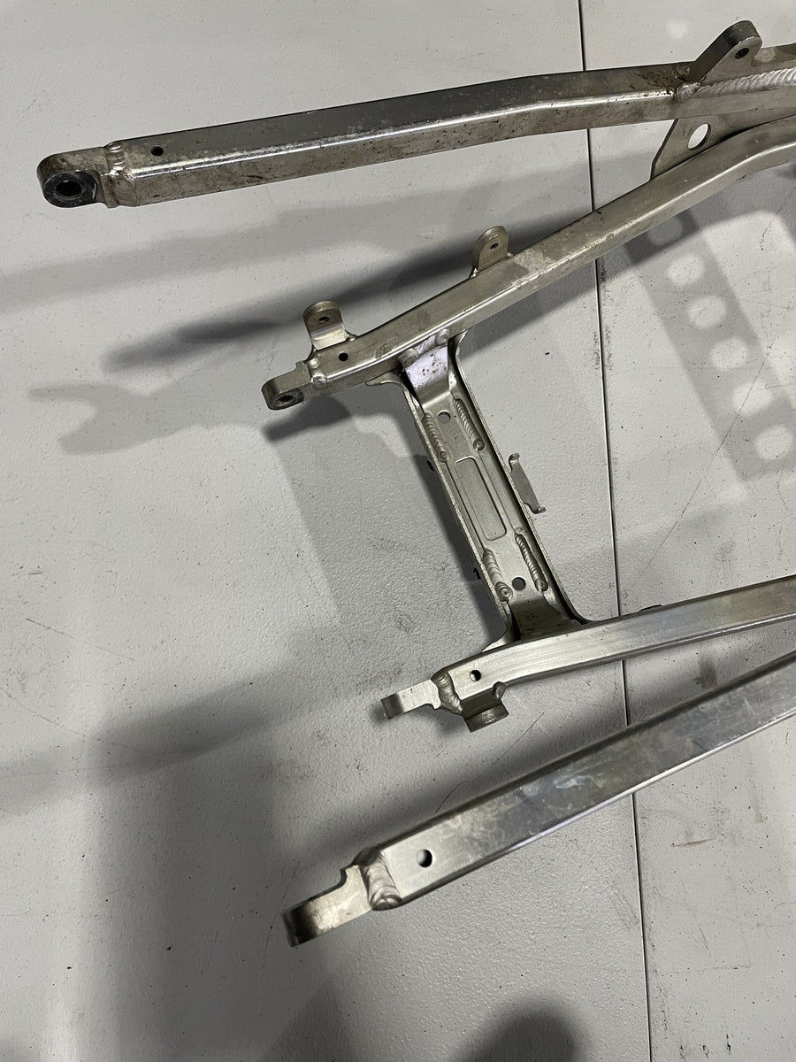 99-02 YAMAHA YZF R6 REAR BACK TAIL SUBFRAME SUB FRAME