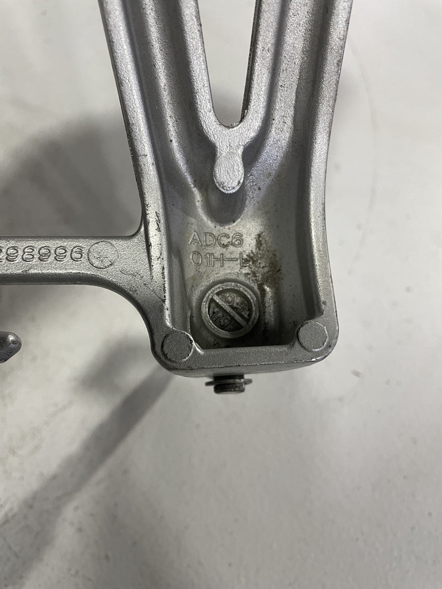 05-06 SUZUKI GSXR1000 REAR BACK PASSENGER PEG SET PAIR