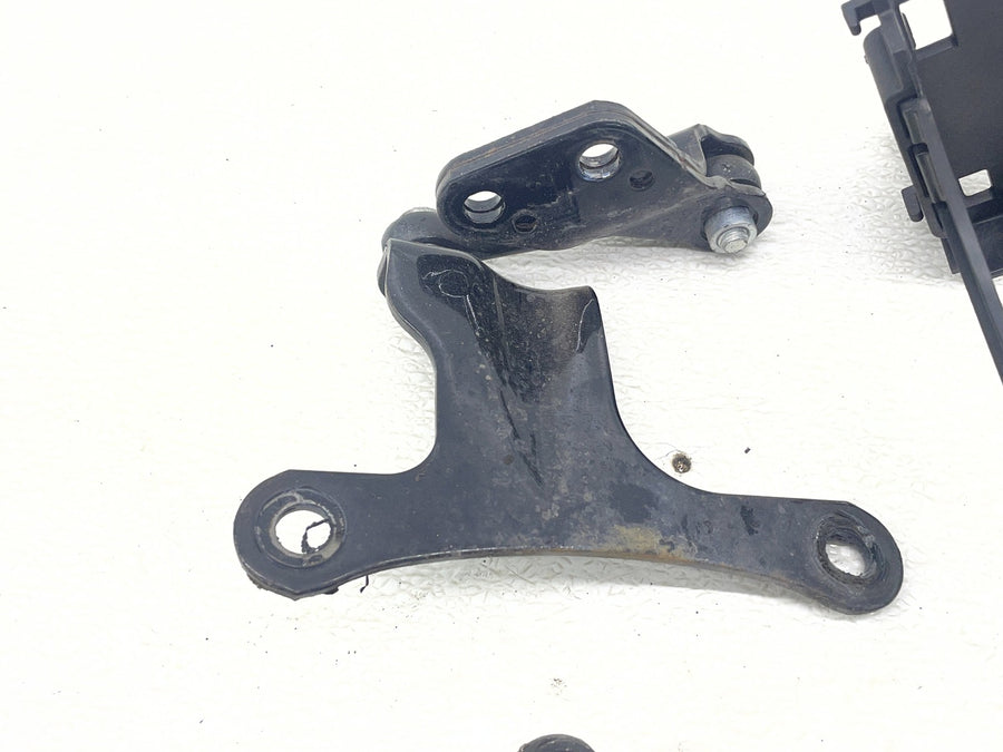 21-22 HARLEY-DAVIDSON IRON 883 XL883N PARTS HARDWARE MOUNTS HORN BATTERY TRAY