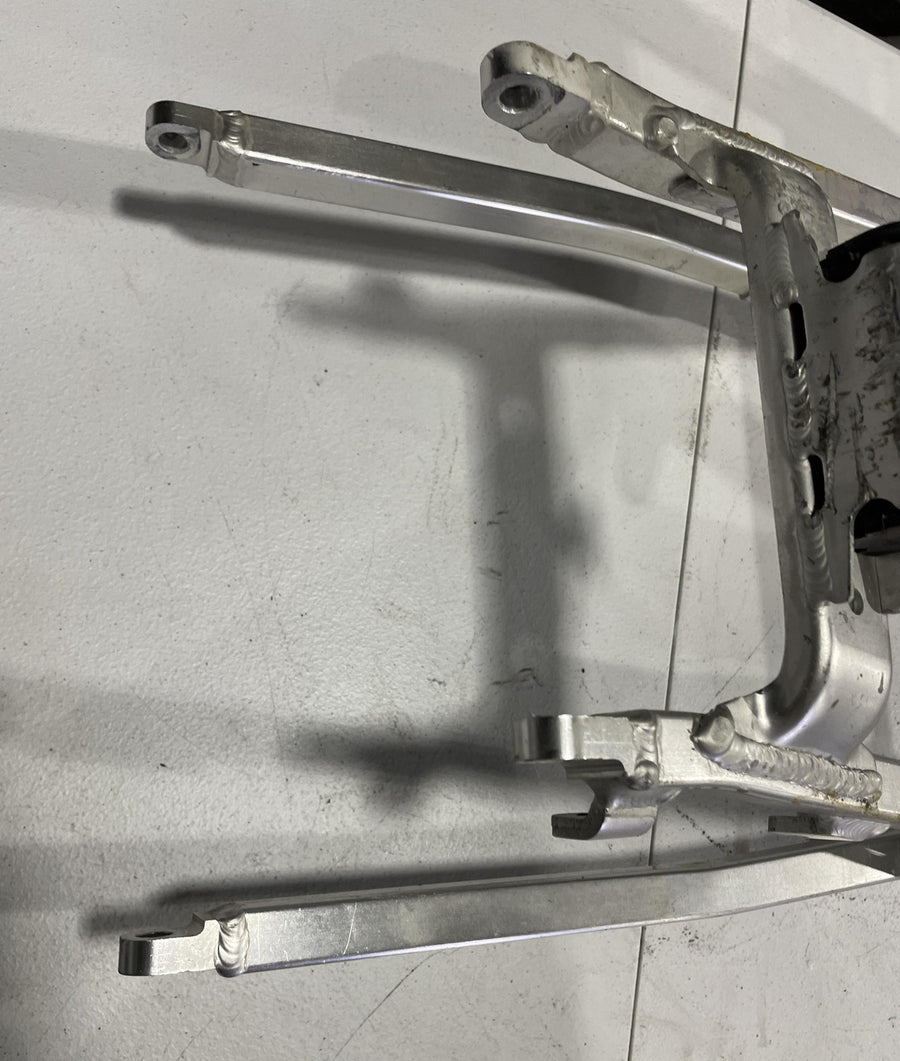 99-02 YAMAHA YZF R6 REAR BACK TAIL SUBFRAME SUB FRAME