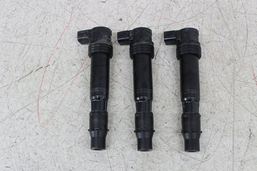 23-24 TRIUMPH STREET TRIPLE 765 IGNITION COILS COIL SPARK PLUG CAPS