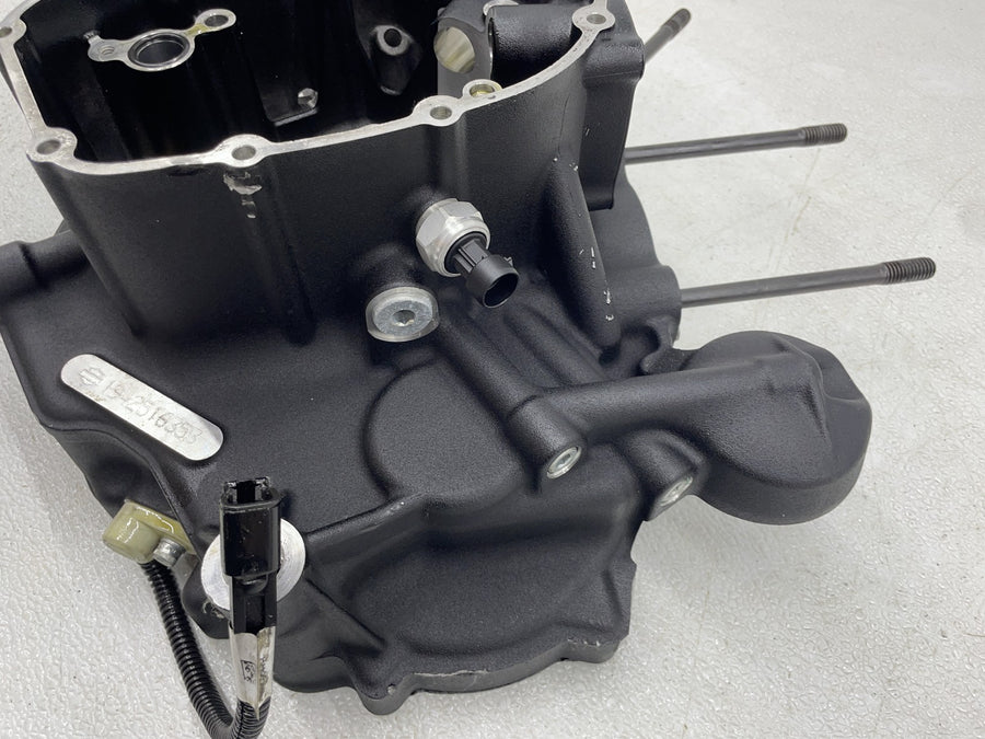 24-26 HARLEY-DAVIDSON STREET GLIDE FLHX M8 117CI ENGINE RIGHT CRANKCASE HOUSING