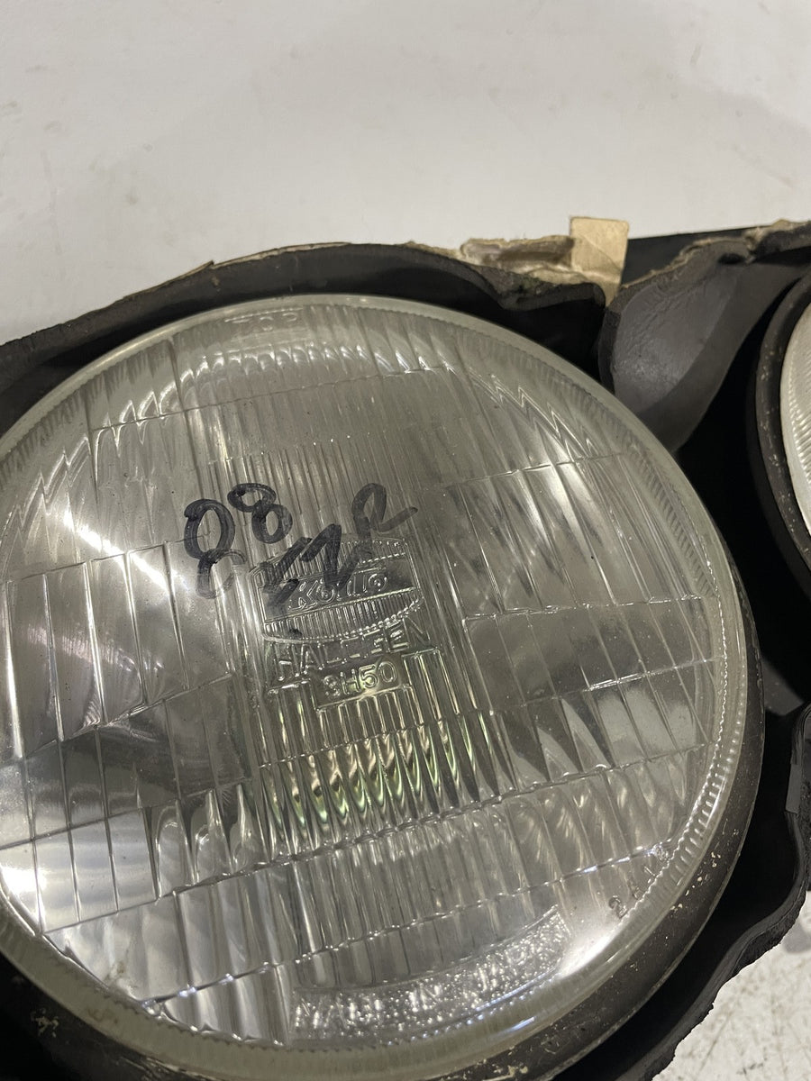 89-90 YAMAHA FZR600 FRONT HEADLIGHT HEAD LIGHT LAMP 2AX-8432A-A0-00