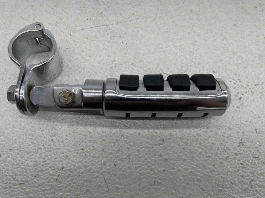 07-11 HARLEY-DAVIDSON ROAD KING FLHR FRONT FOOT RESTS PEGS STEPS SET PAIR