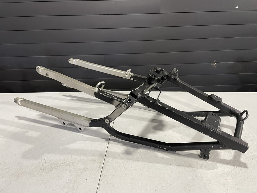01-05 SUZUKI GSXR600 GSXR750 01-02 GSXR1000 REAR BACK TAIL SUBFRAME SUB FRAME