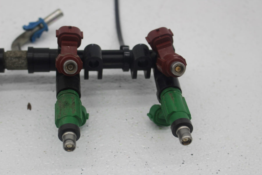 08-09 SUZUKI GSXR750 SECONDARY FUEL INJECTORS TOP AIRBOX GAS RAIL