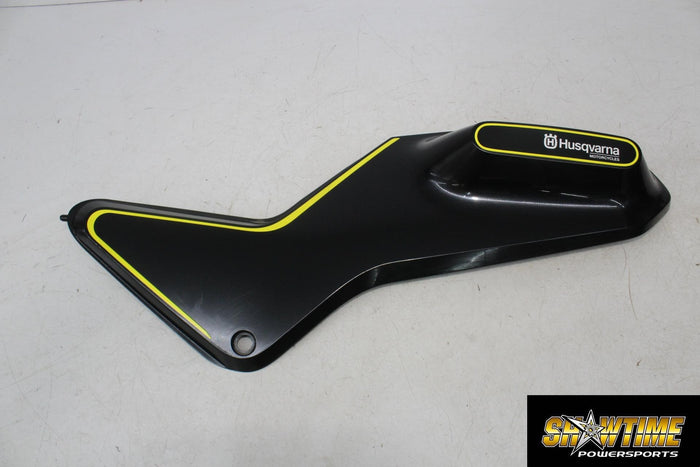 18-23 HUSQVARNA SVARTPILEN 401 RIGHT GAS TANK FUEL CELL PANEL COVER TRIM COWL
