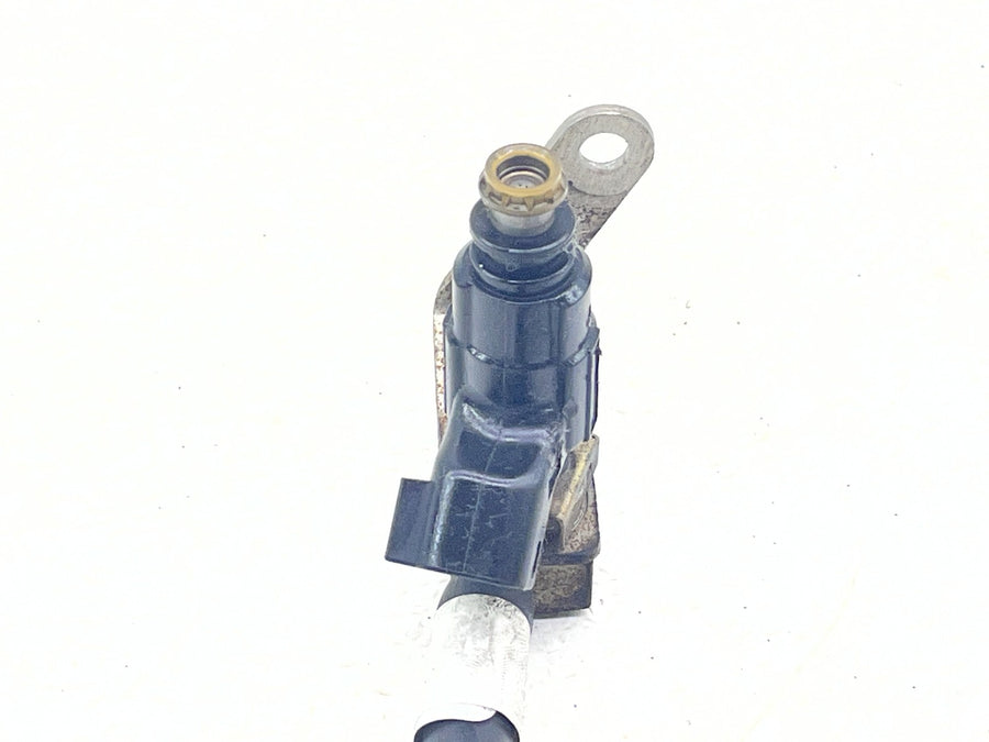 04-06 VICTORY KINGPIN MAIN PRIMARY GAS FUEL INJECTORS RAIL 2520207