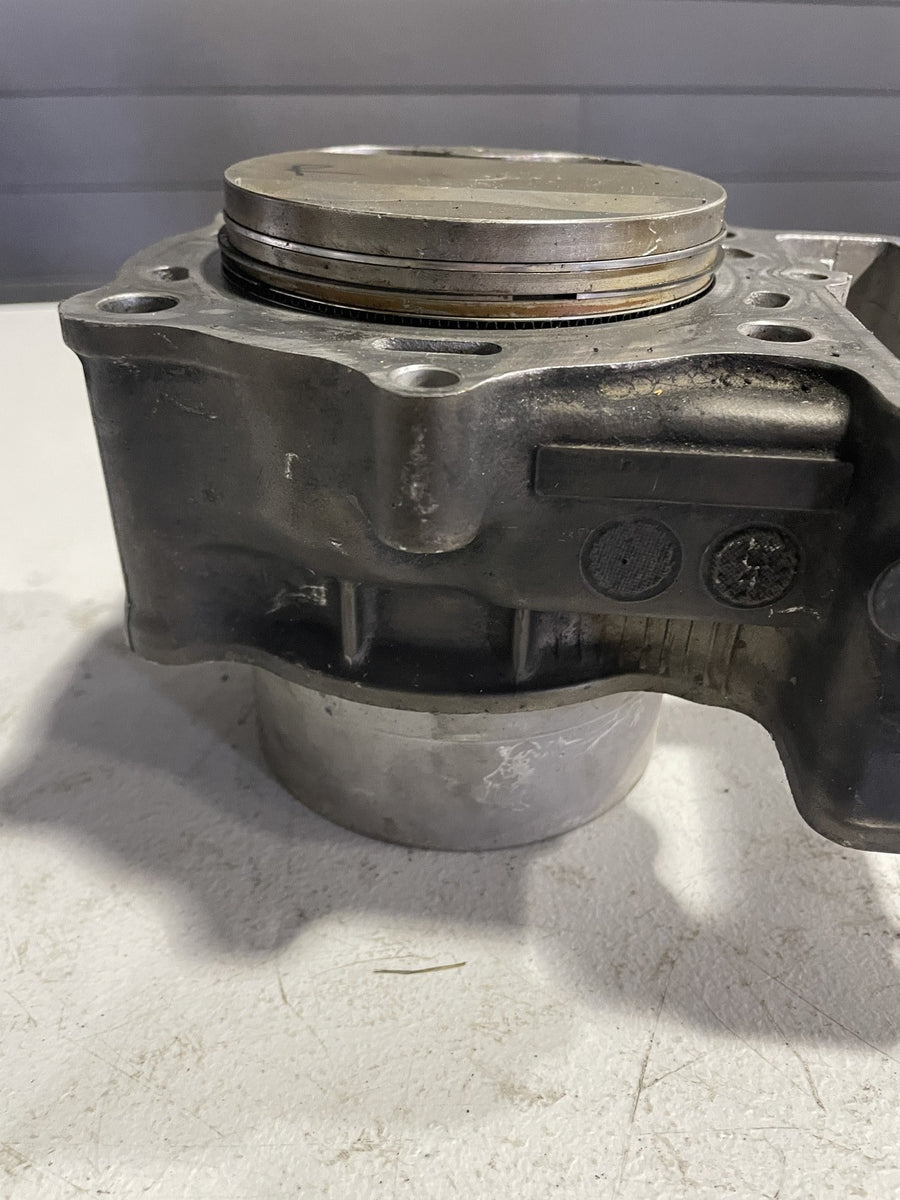 98-01 SUZUKI TL1000S ENGINE MOTOR PISTON CYLINDERS BLOCK JUG