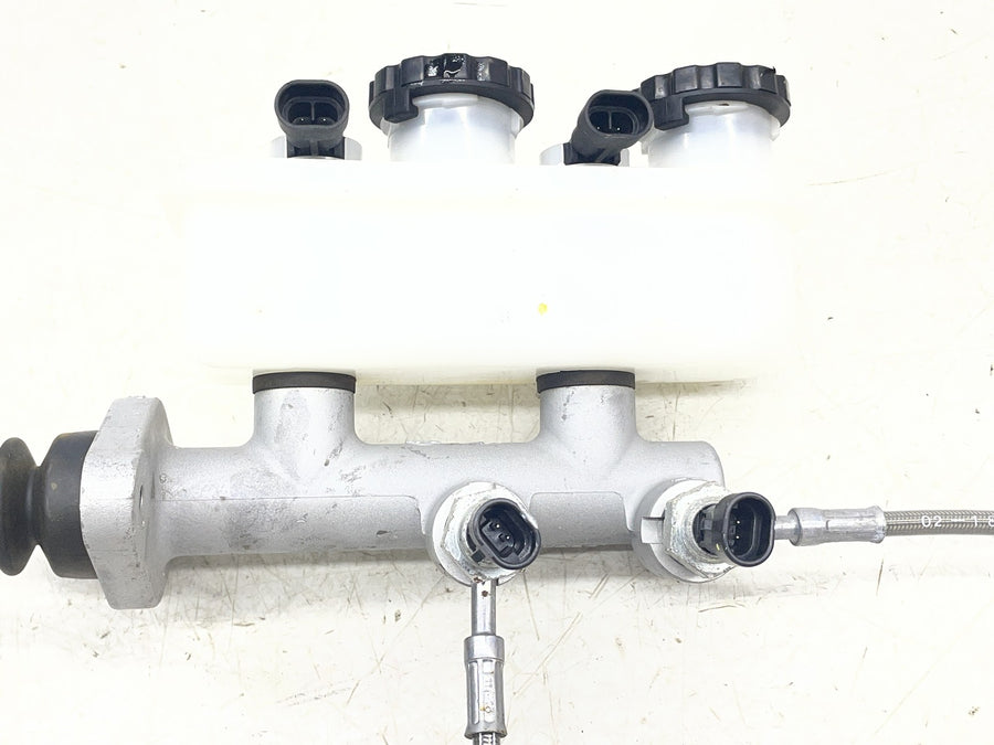 19 POLARIS SLINGSHOT SL BRAKE MASTER CYLINDER RESERVOIR