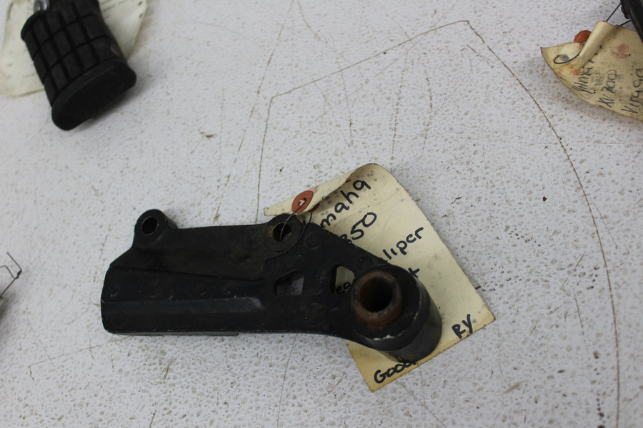 YAMAHA PEG & BRACKET PART LOT