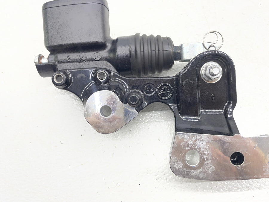 18-23 HARLEY-DAVIDSON STREET BOB REAR BACK BRAKE MASTER CYLINDER W/ MOUNT