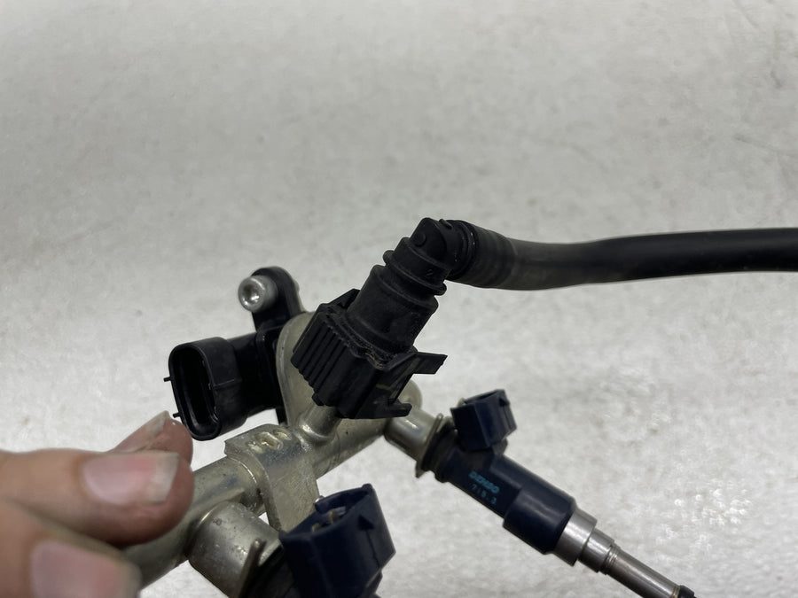 06-15 YAMAHA FZ1 FUEL INJECTORS W/ RAIL