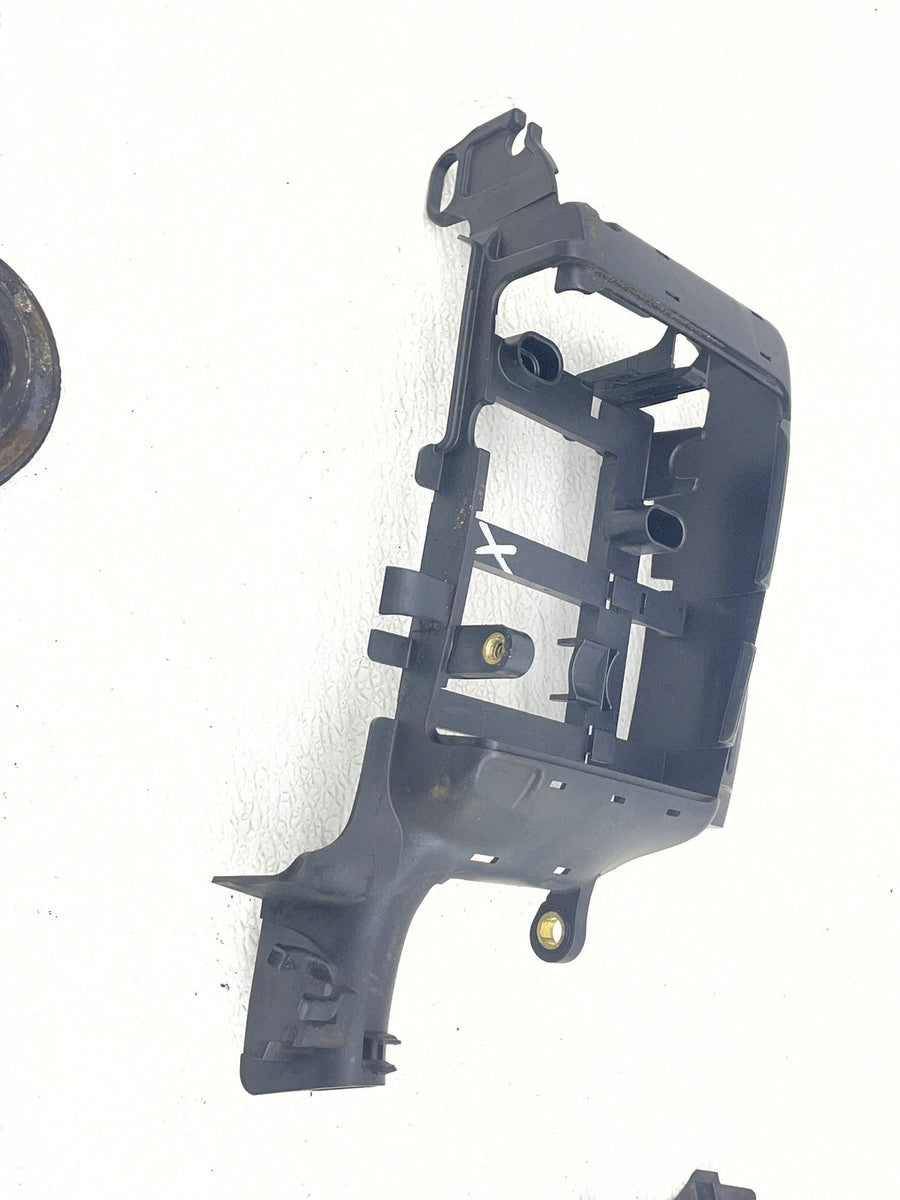21-22 HARLEY-DAVIDSON IRON 883 XL883N PARTS HARDWARE MOUNTS HORN BATTERY TRAY