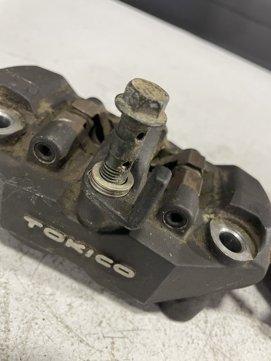 06-07 SUZUKI GSXR600 RIGHT LEFT FRONT BRAKE CALIPER SET PAIR CALIPERS