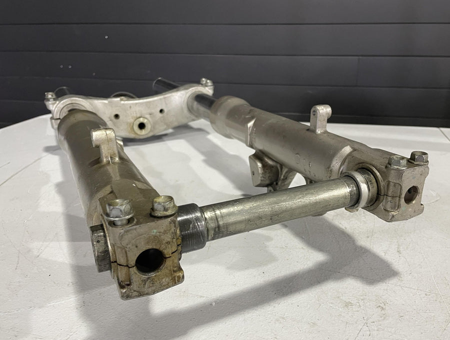 97-00 SUZUKI GSXR600 FRONT FORKS SHOCK SUSPENSION PAIR LOWER TRIPLE TREE