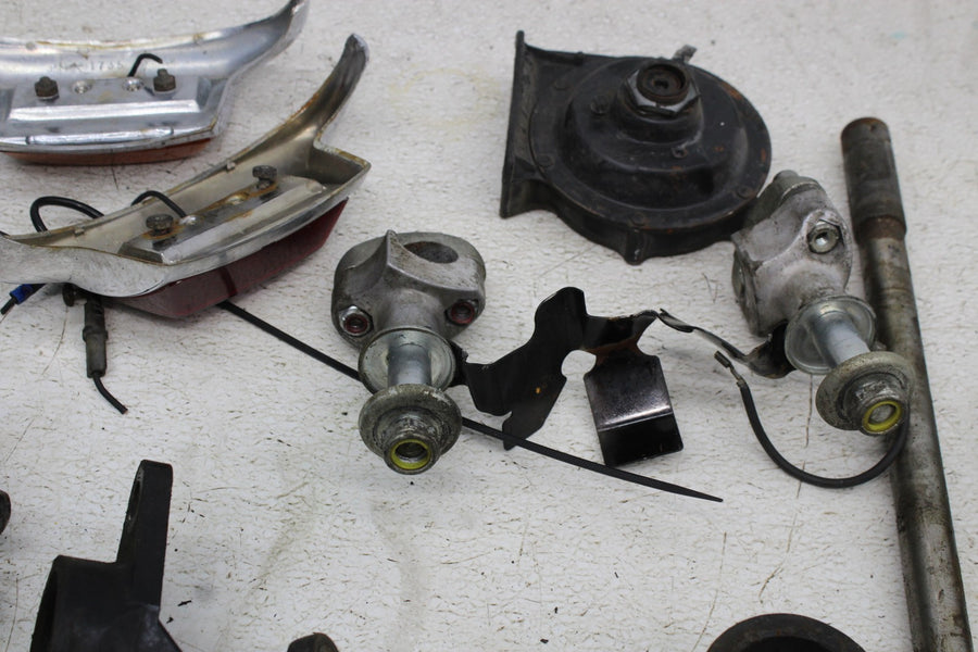 81 HARLEY-DAVIDSON TOUR GLIDE FLT PARTS HARDWARE MIRROR RISERS HORN