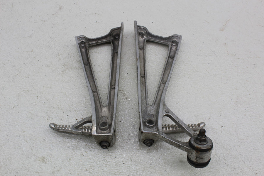 03-05 YAMAHA YZF R6 RIGHT LEFT REAR BACK PASSENGER FOOT STEP PEGS PAIR