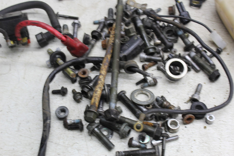 03-05 YAMAHA YZF R6 PARTS HARDWARE SPROCKET TANK BOTTLE SHIFTER MOUNT