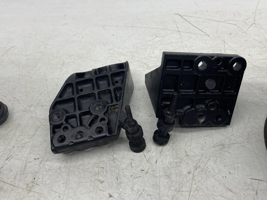 00-01 YAMAHA WAVERUNNER XL800 ENGINE PARTS HARDWARE FLYWHEEL MOUNT BRACKET BOLTS
