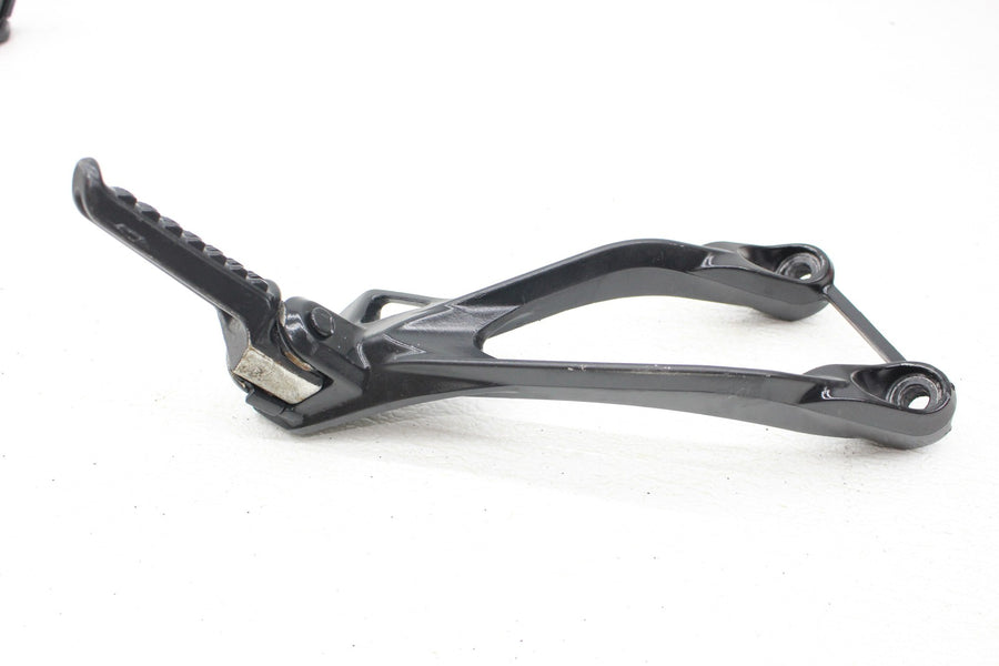 05 06 KAWASAKI NINJA ZX6R 636 REAR BACK PASSENGER PEG SET PAIR