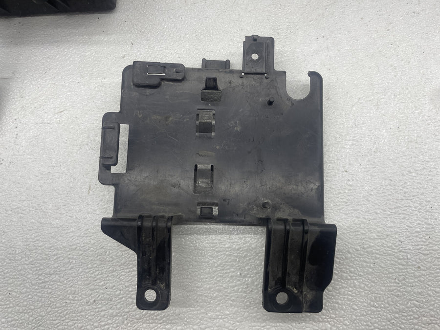 07-11 HARLEY-DAVIDSON ELECTRA GLIDE CLASSIC FLHTC BATTERY TRAY BOX HOLDER