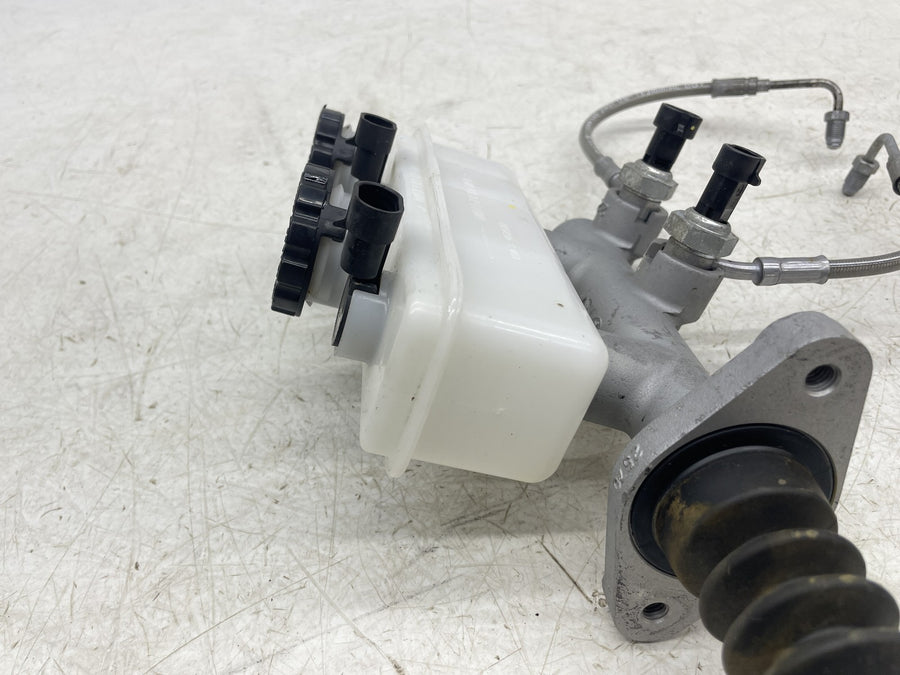 19 POLARIS SLINGSHOT SL BRAKE MASTER CYLINDER RESERVOIR