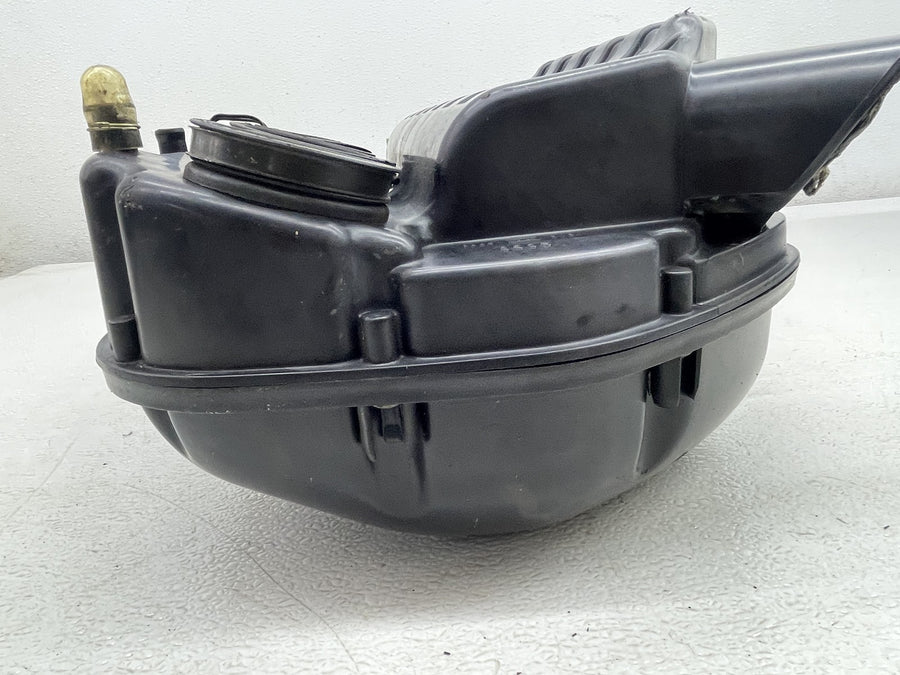 04-05 SUZUKI GSXR750 AIRBOX AIR INTAKE FILTER BOX 13700-30G00