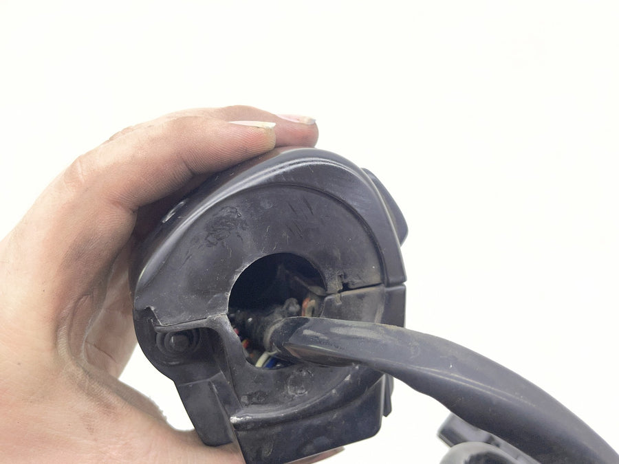 07-11 HARLEY-DAVIDSON STREET GLIDE FLHX RIGHT CONTROL SWITCH