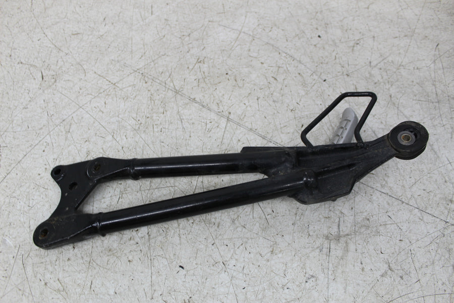18 BMW G310GS G310 RIGHT REAR BACK PASSENGER FOOT PEG BRACKET