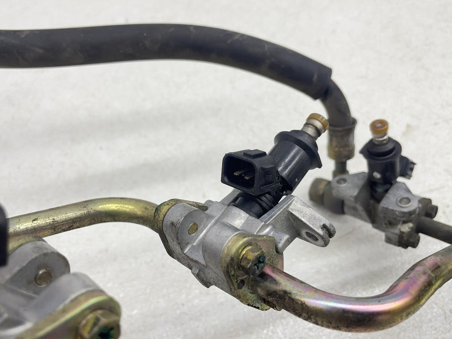 00-01 HONDA RVT1000R RC51 SP1 GAS FUEL INJECTORS RAIL 16400-MCF-674