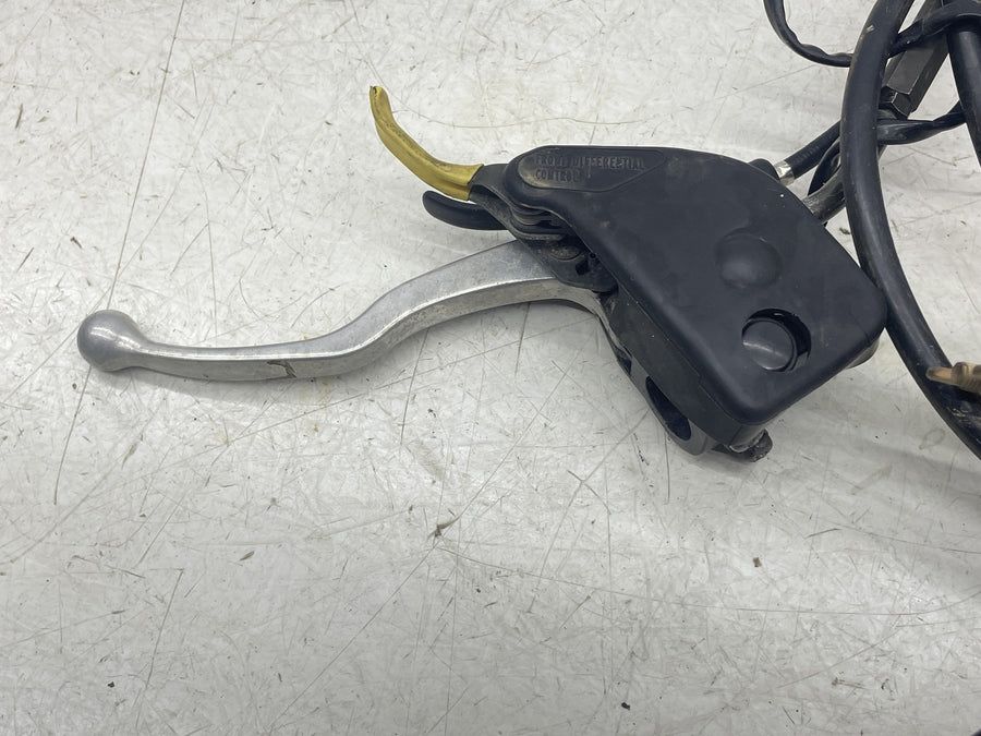 05-09 KAWASAKI BRUTE FORCE 750 KVF750 CLUTCH LEVER PERCH MOUNT BRACKET CABLE