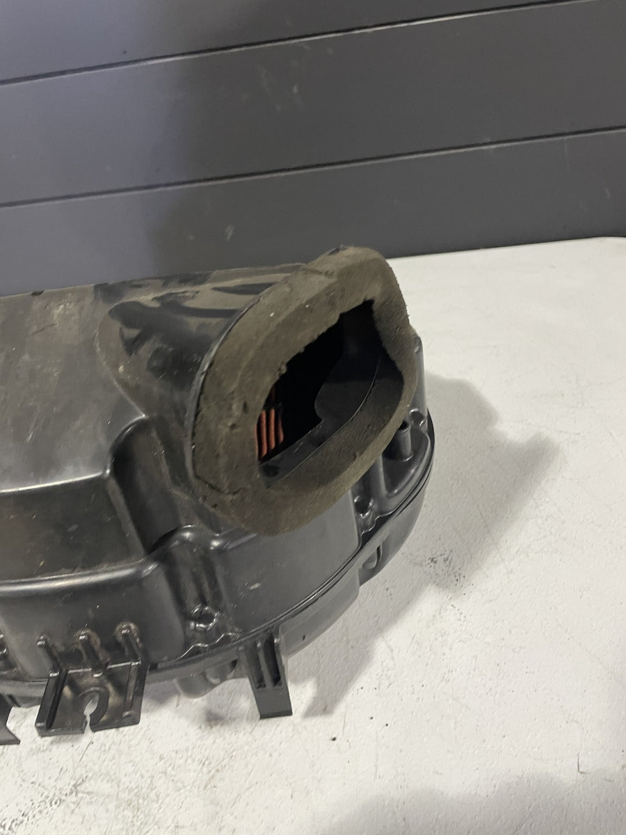 06-07 SUZUKI GSXR600 AIRBOX AIR INTAKE FILTER BOX 13700-01H01