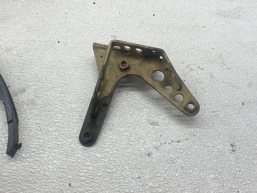 98-01 YAMAHA GRIZZLY 600 YFM600 ENGINE PARTS HARDWARE BRACKET BALANCE GEAR CHAIN